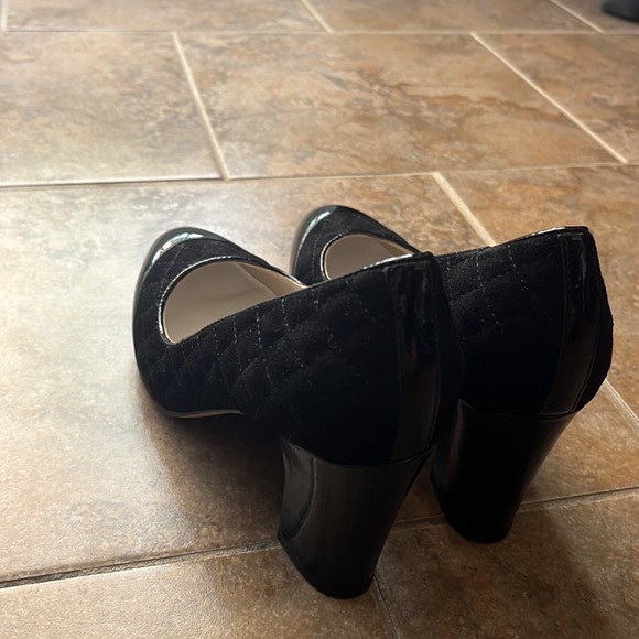 Ron White black heels - Picture 3 of 5